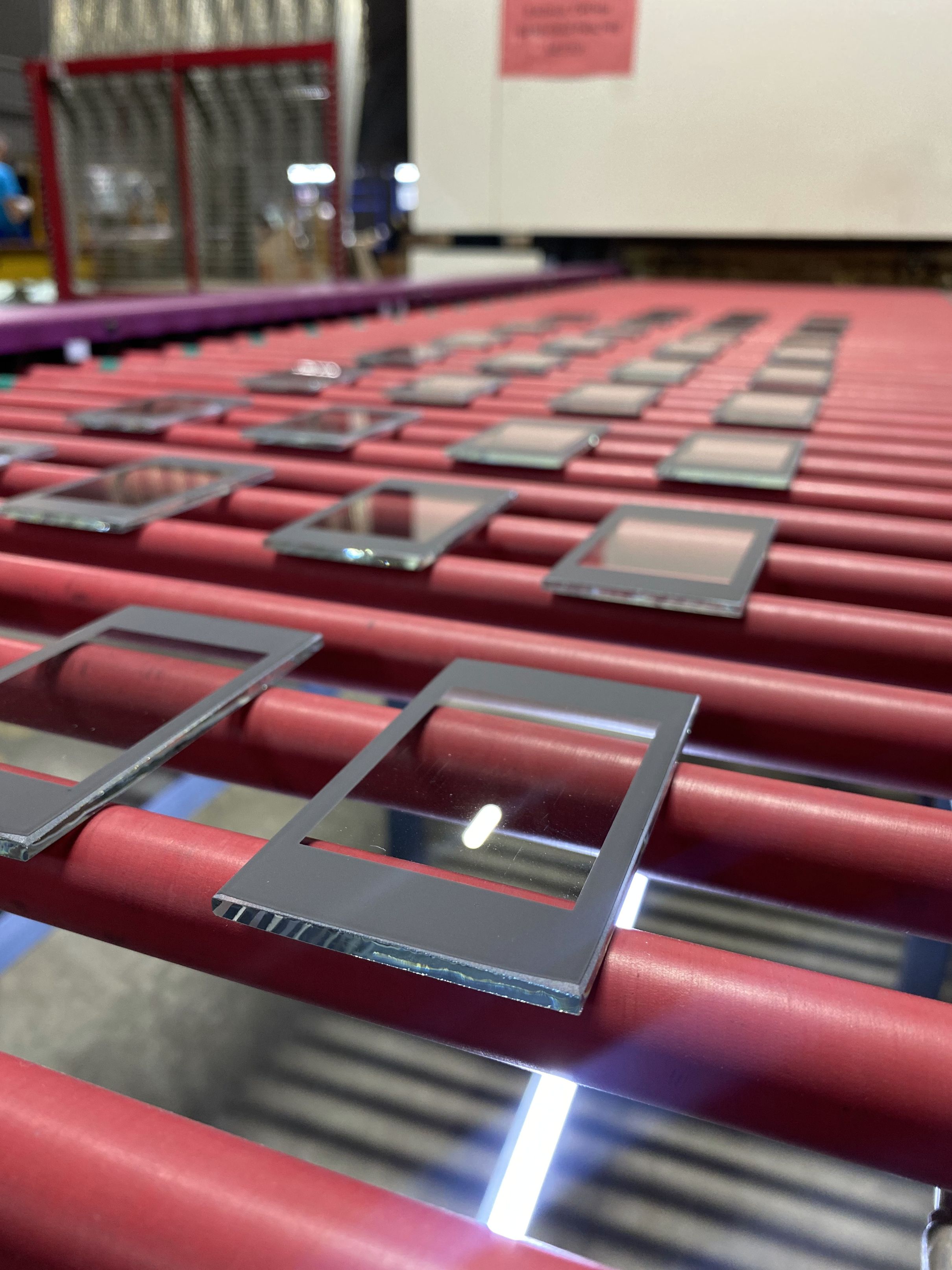 Закалённое термическим способом стекло сверхмалых размеров