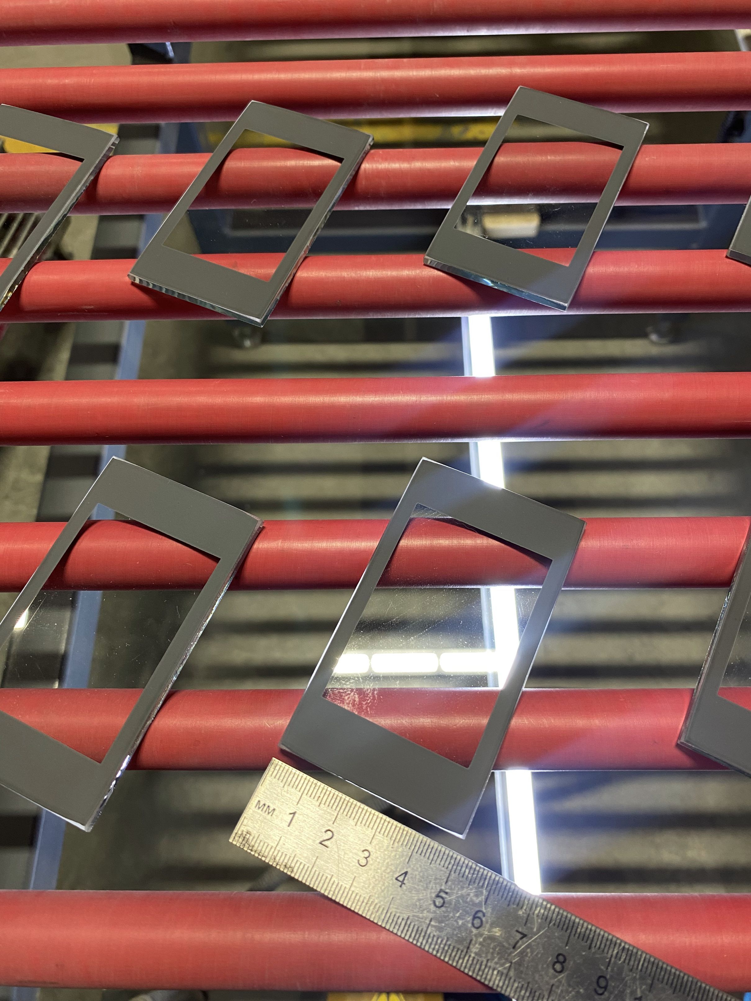 Закалённое термическим способом стекло сверхмалых размеров