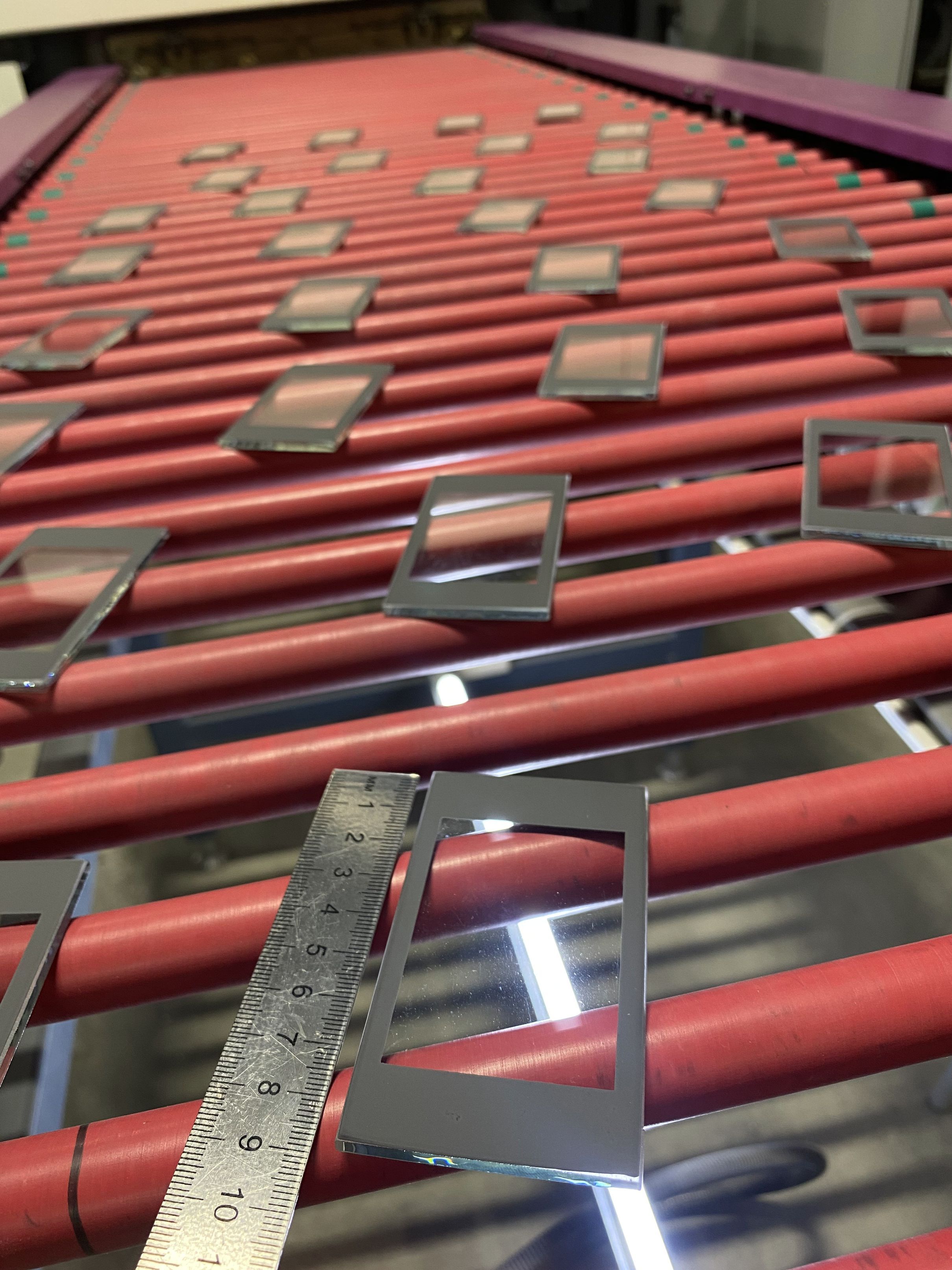 Закалённое термическим способом стекло сверхмалых размеров